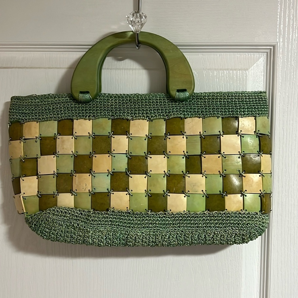 Vintage Green Basket Weave Style Bag with wooden handles & crochet top and base